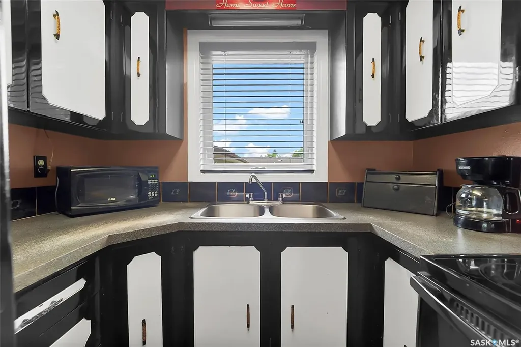 134 Devonshire Crescent Saskatoon SK S7L 5V7