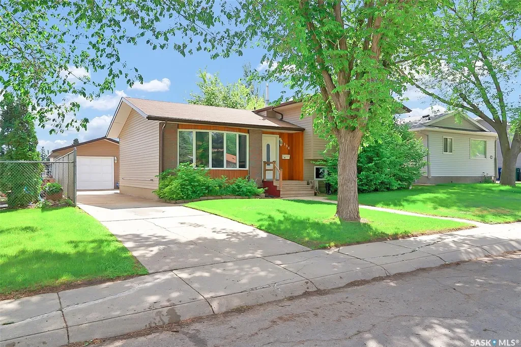 134 Devonshire Crescent Saskatoon SK S7L 5V7