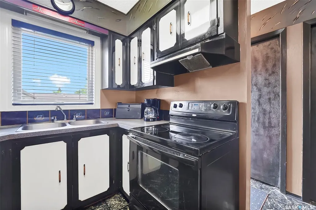134 Devonshire Crescent Saskatoon SK S7L 5V7