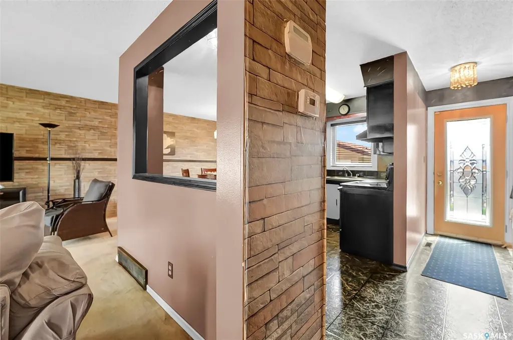 134 Devonshire Crescent Saskatoon SK S7L 5V7