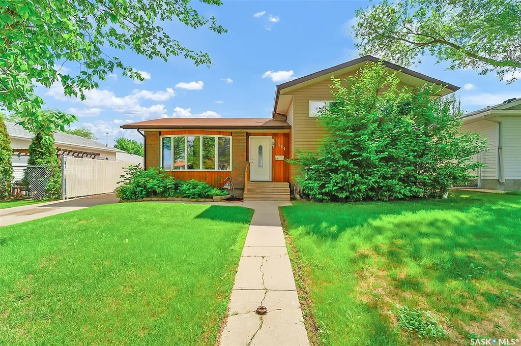 134 Devonshire Crescent Saskatoon SK S7L 5V7