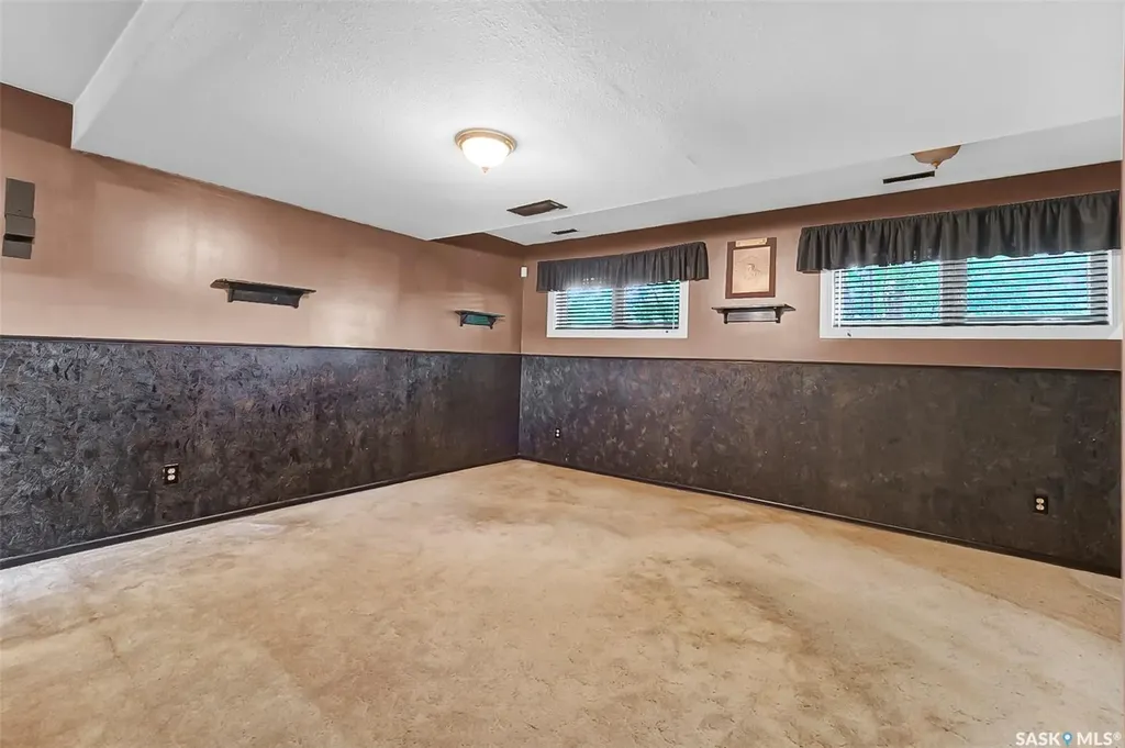 134 Devonshire Crescent Saskatoon SK S7L 5V7