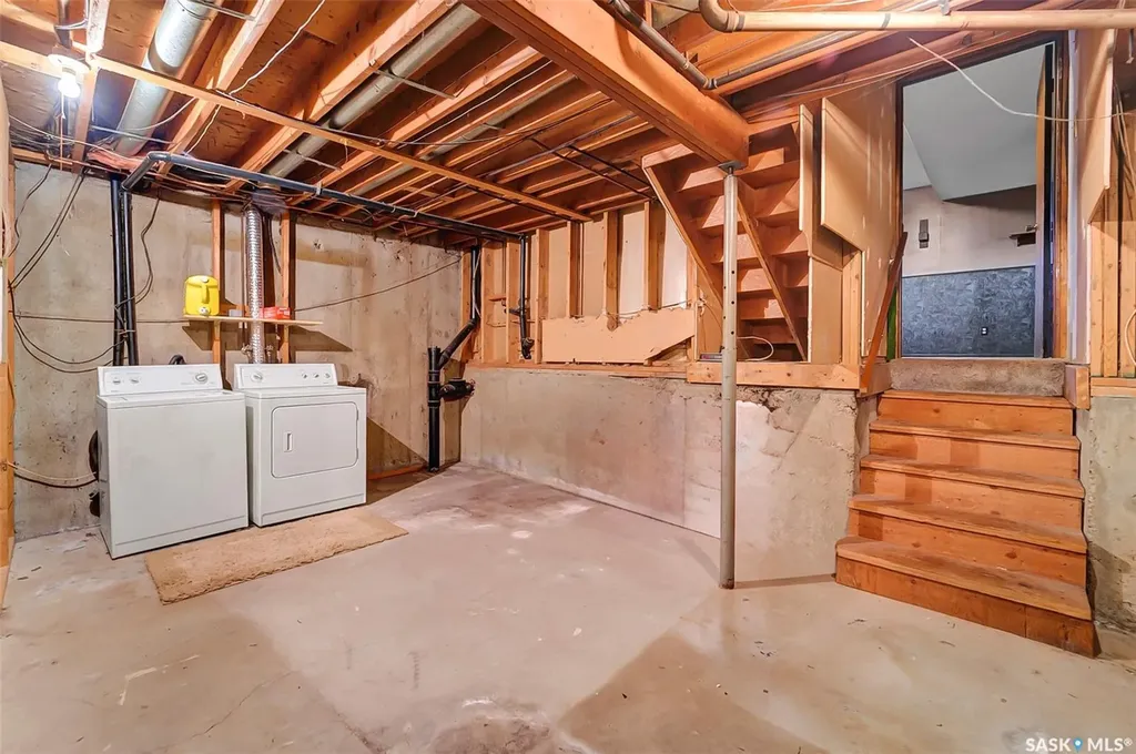 134 Devonshire Crescent Saskatoon SK S7L 5V7