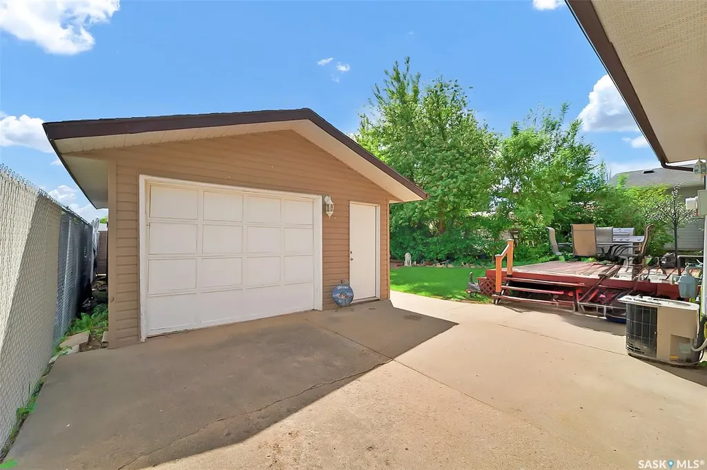 134 Devonshire Crescent Saskatoon SK S7L 5V7