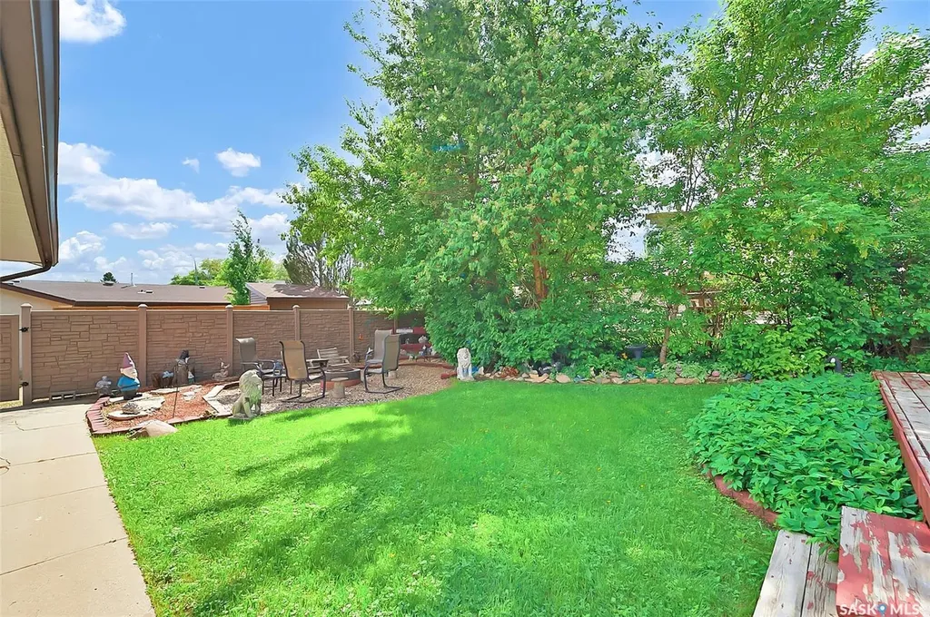 134 Devonshire Crescent Saskatoon SK S7L 5V7