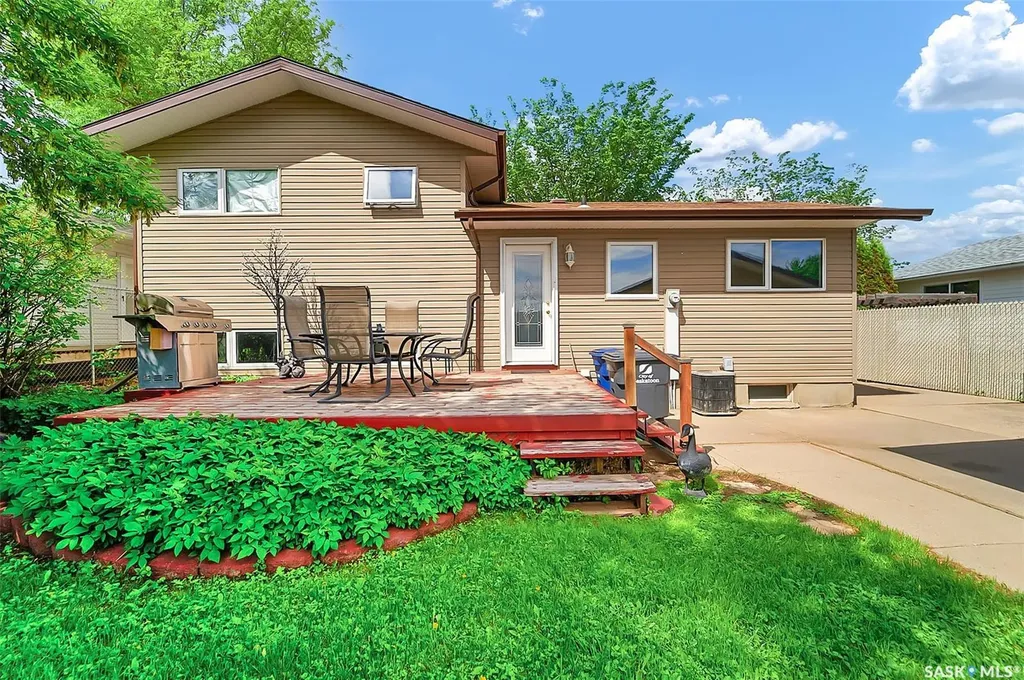 134 Devonshire Crescent Saskatoon SK S7L 5V7