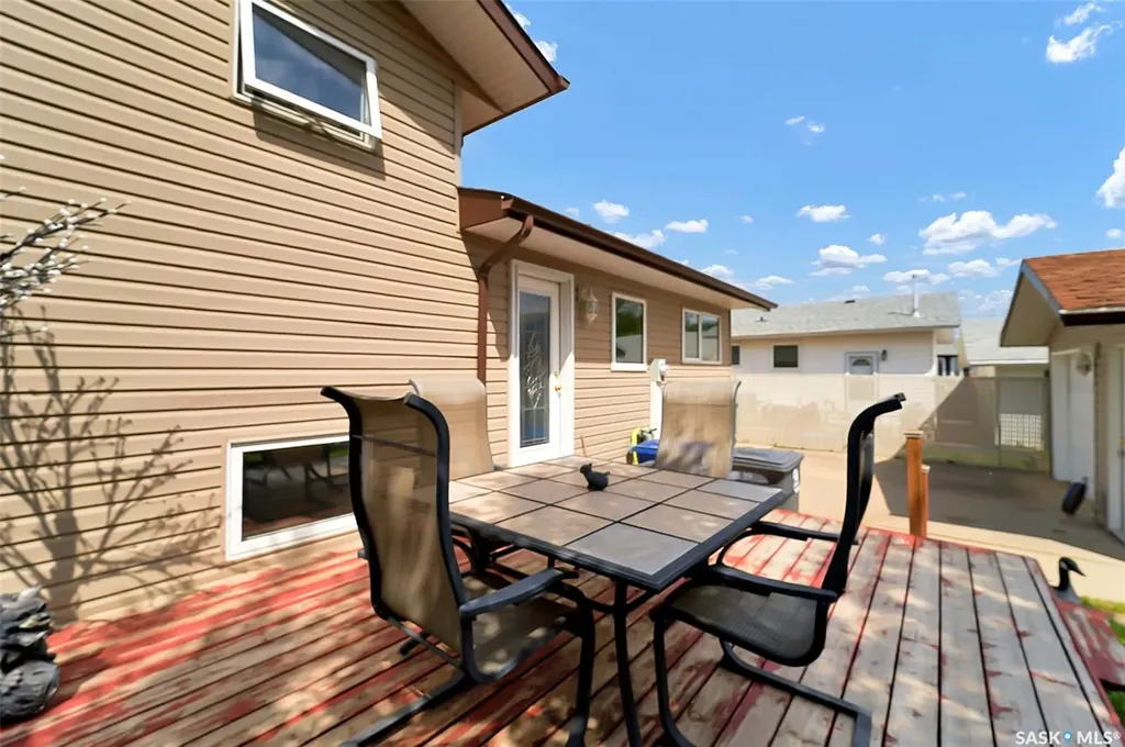 134 Devonshire Crescent Saskatoon SK S7L 5V7