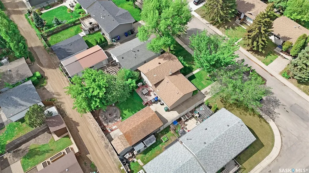 134 Devonshire Crescent Saskatoon SK S7L 5V7