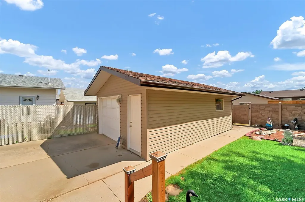 134 Devonshire Crescent Saskatoon SK S7L 5V7