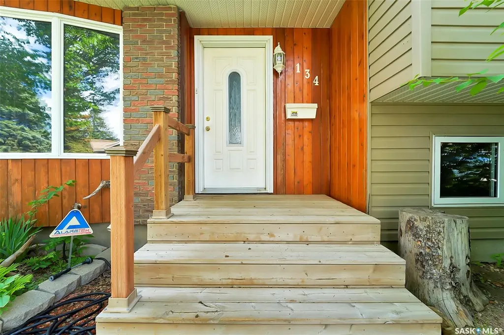 134 Devonshire Crescent Saskatoon SK S7L 5V7
