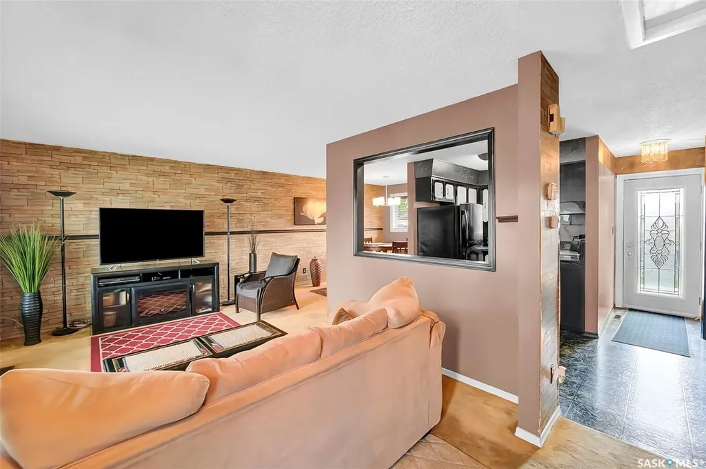 134 Devonshire Crescent Saskatoon SK S7L 5V7