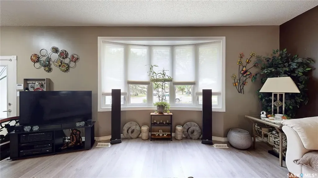 255 Litzenberger Crescent Regina SK S4R 7A2