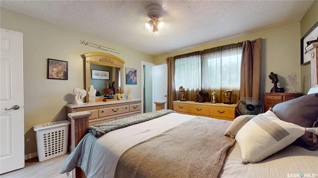 255 Litzenberger Crescent Regina SK S4R 7A2