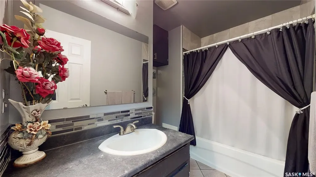 255 Litzenberger Crescent Regina SK S4R 7A2