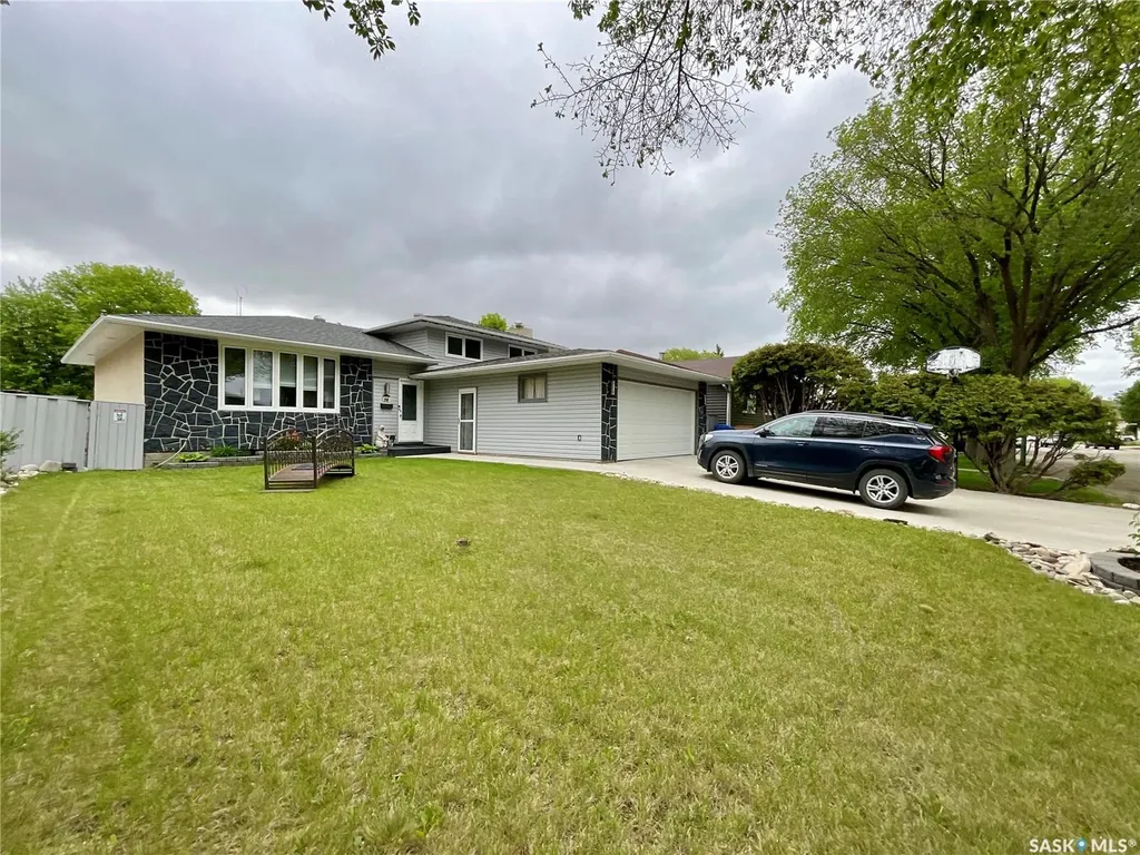 255 Litzenberger Crescent Regina SK S4R 7A2