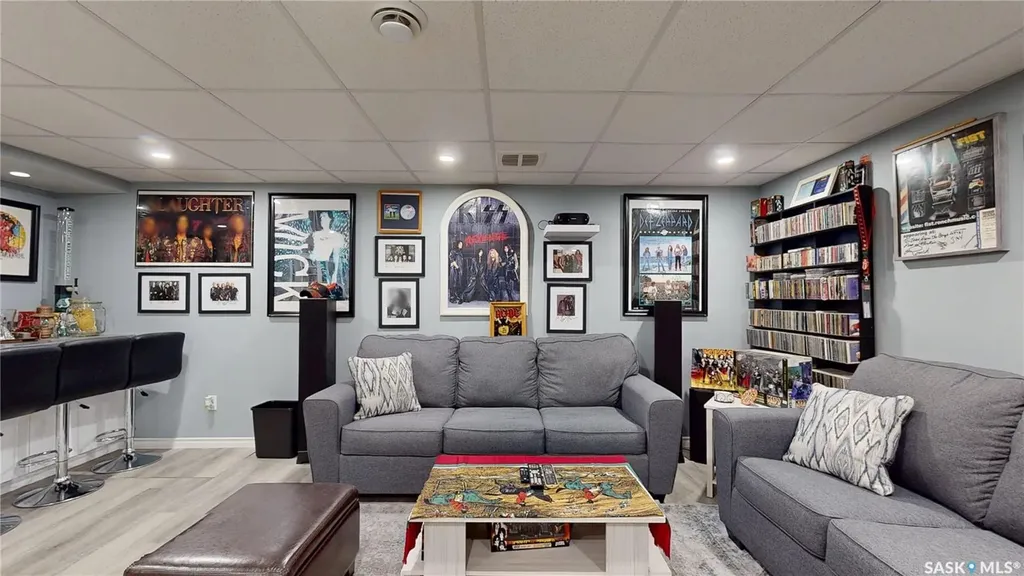 255 Litzenberger Crescent Regina SK S4R 7A2