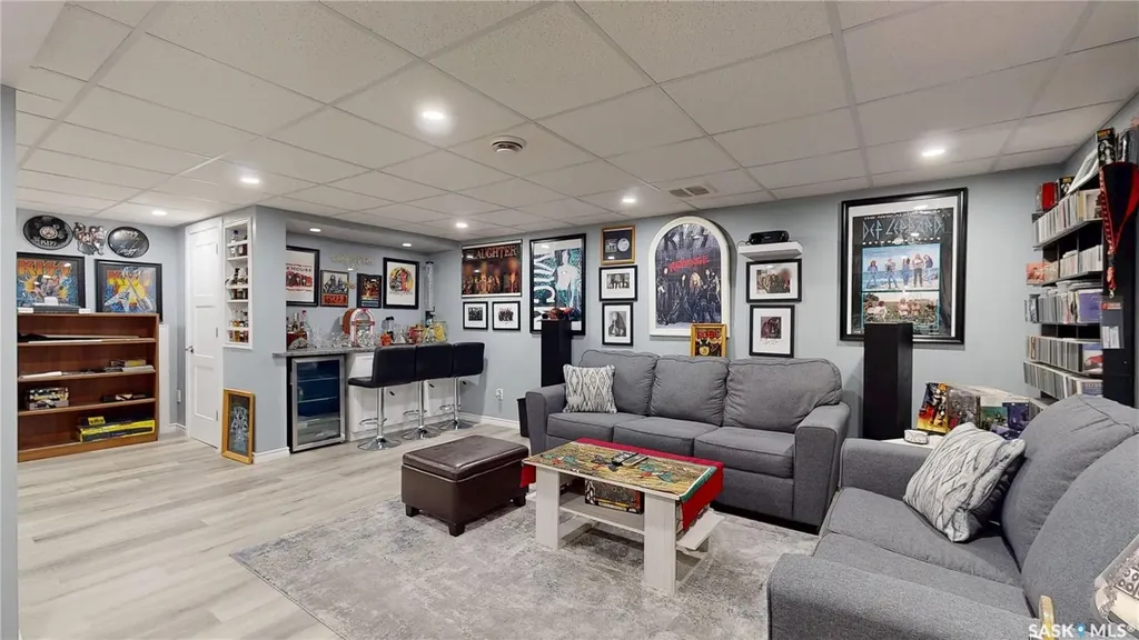 255 Litzenberger Crescent Regina SK S4R 7A2