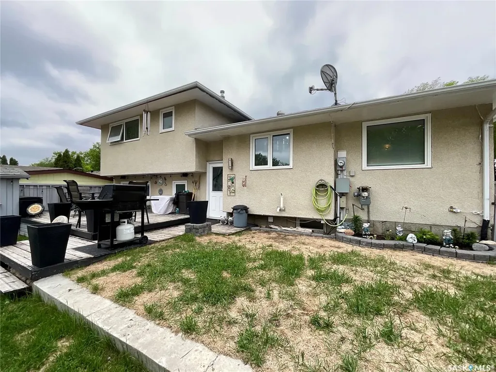 255 Litzenberger Crescent Regina SK S4R 7A2