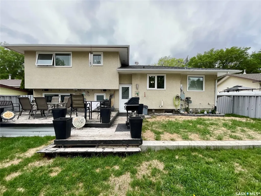 255 Litzenberger Crescent Regina SK S4R 7A2