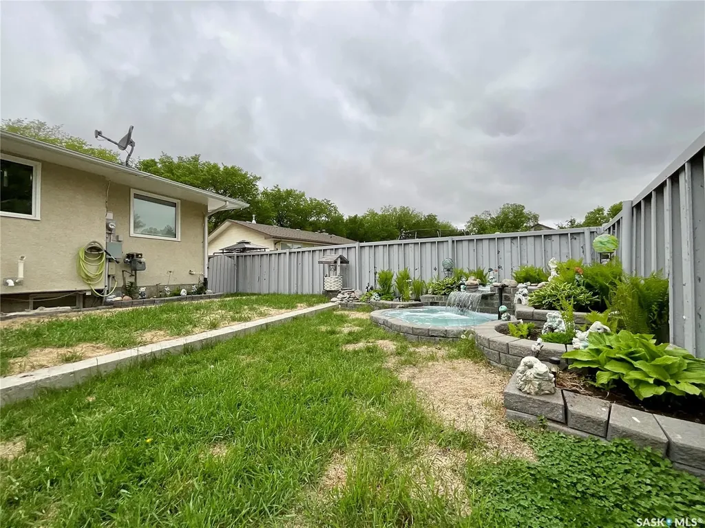 255 Litzenberger Crescent Regina SK S4R 7A2