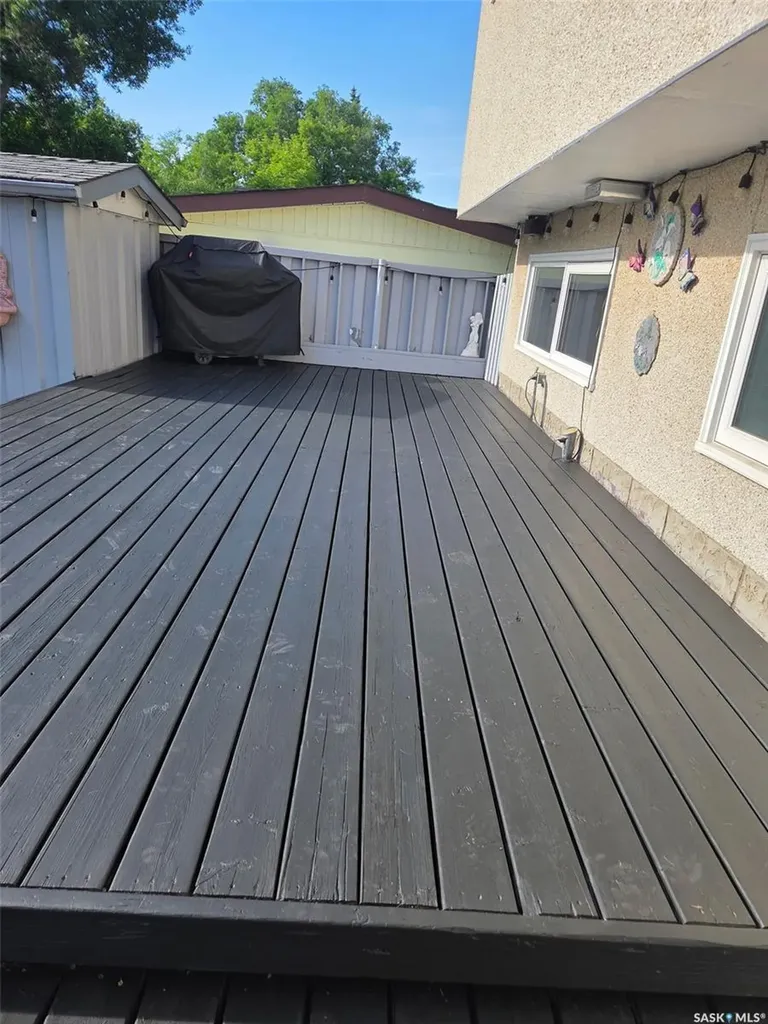 255 Litzenberger Crescent Regina SK S4R 7A2