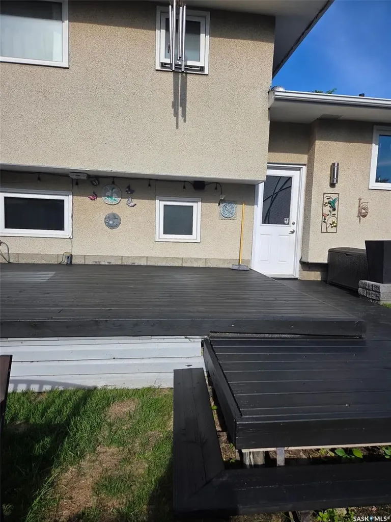 255 Litzenberger Crescent Regina SK S4R 7A2
