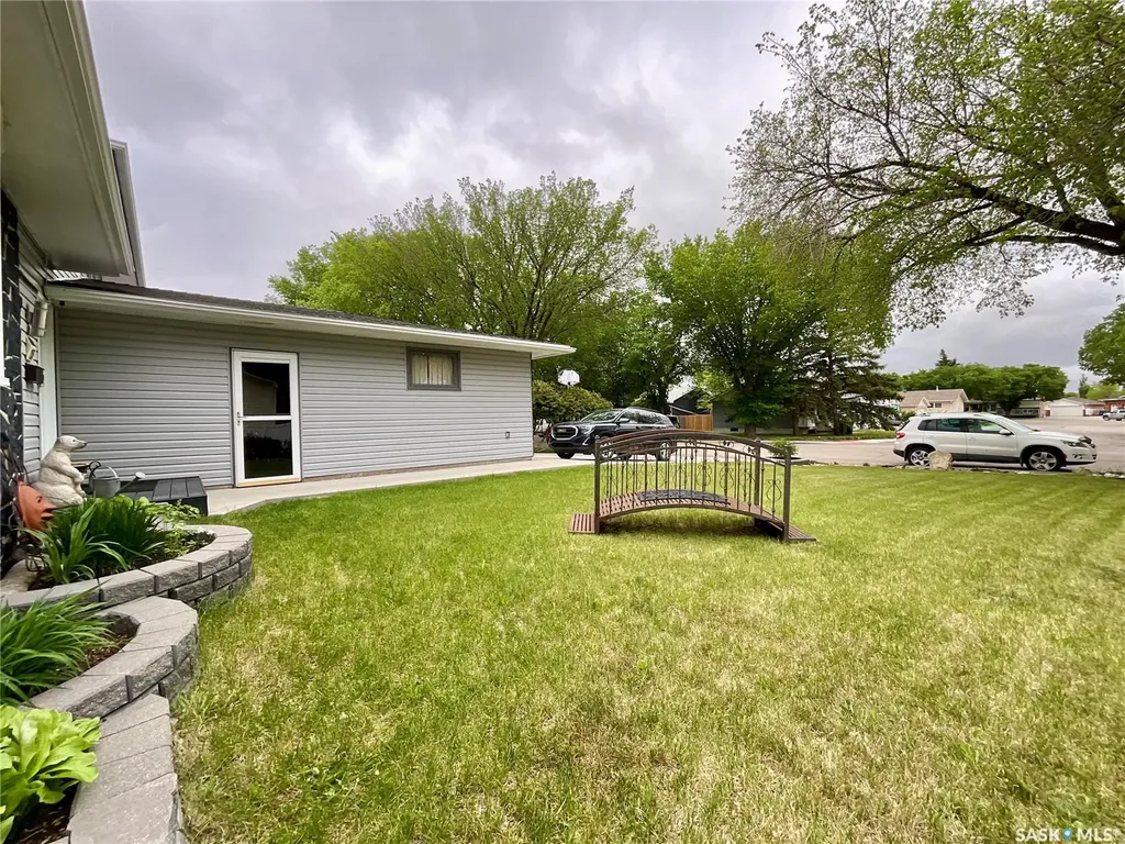 255 Litzenberger Crescent Regina SK S4R 7A2