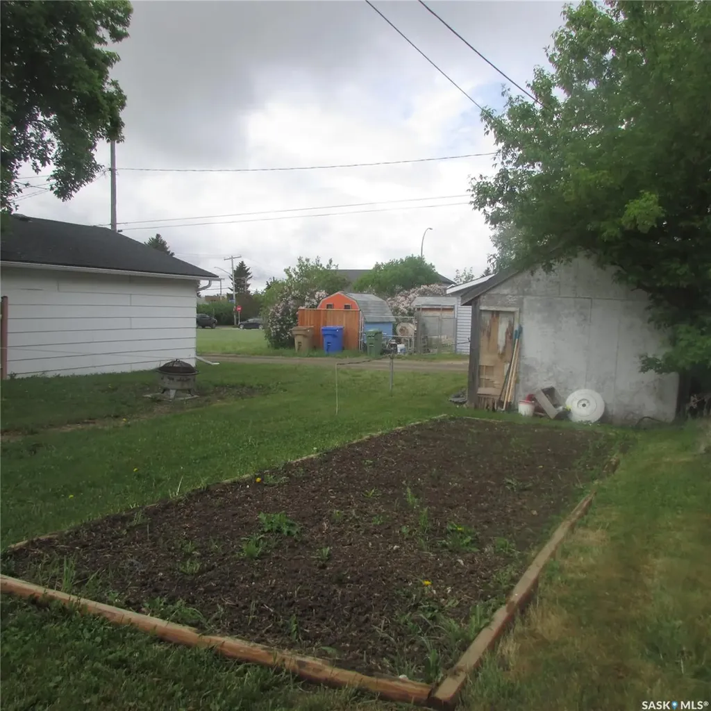 2058 Alexandra Street Regina SK S4T 4P5