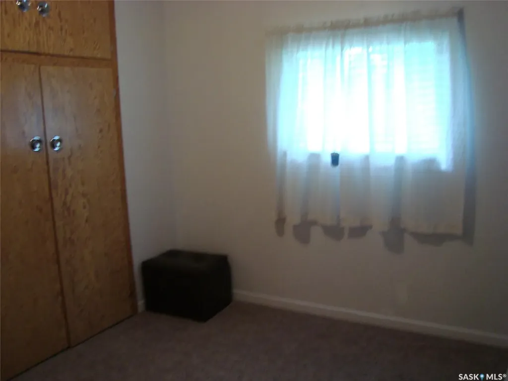 260 6th Avenue E Gravelbourg SK S0H 1X0