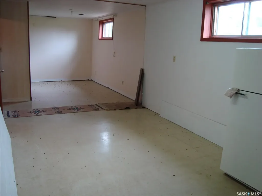 260 6th Avenue E Gravelbourg SK S0H 1X0