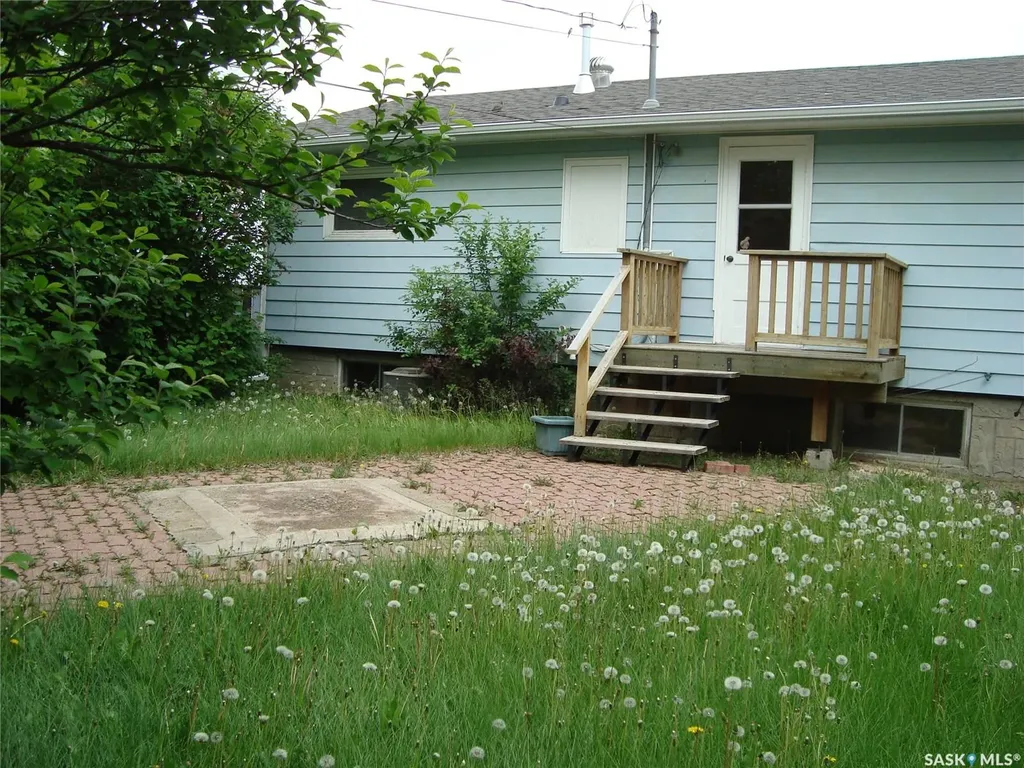260 6th Avenue E Gravelbourg SK S0H 1X0