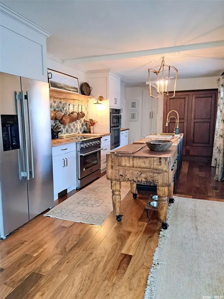 310 Willow Street E Saskatoon SK S7J 0C6