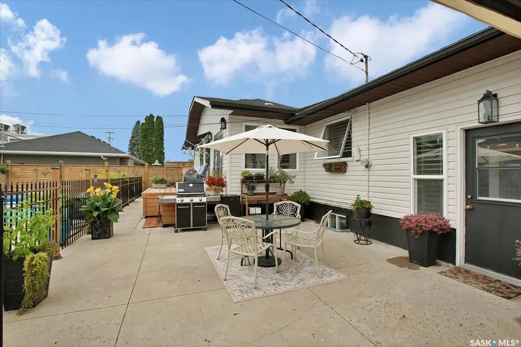 310 Willow Street E Saskatoon SK S7J 0C6