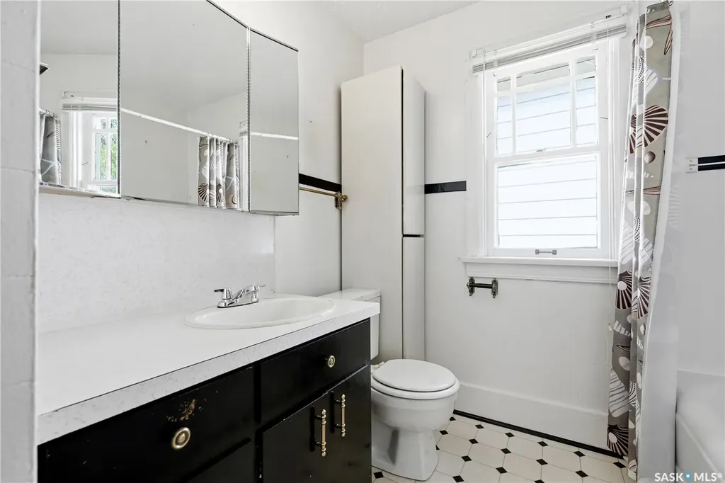 525 5th Street E Saskatoon SK S7H 1G2