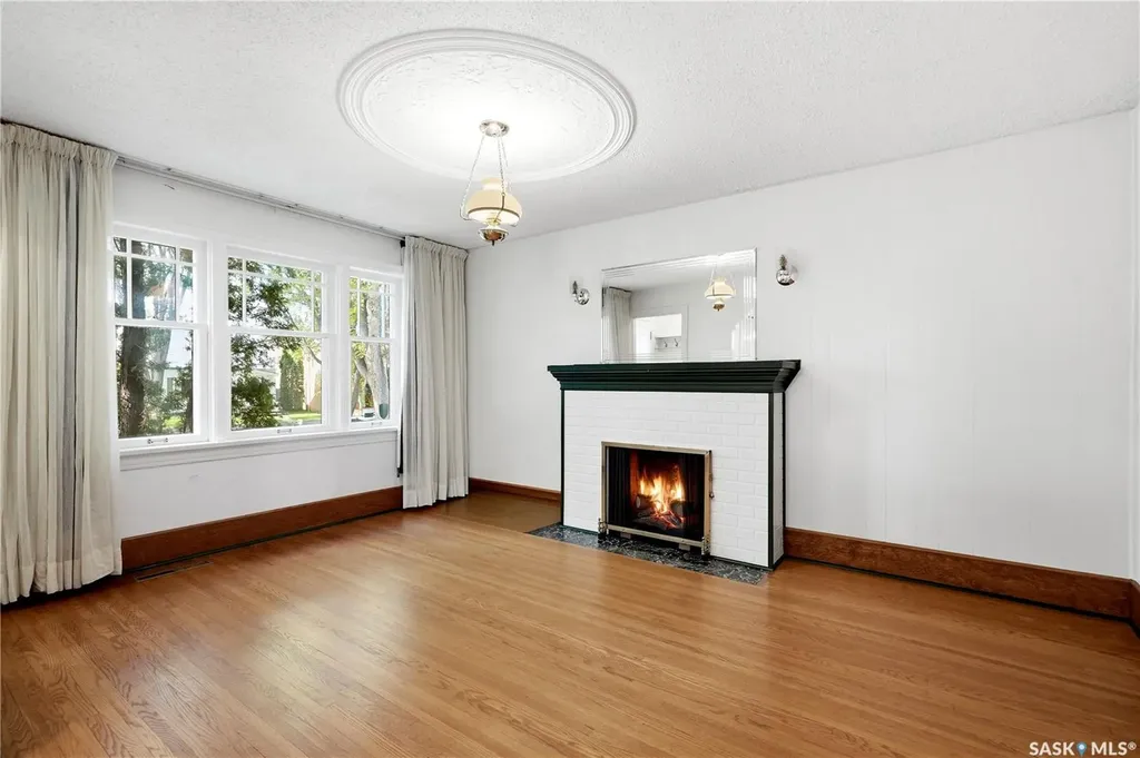 525 5th Street E Saskatoon SK S7H 1G2