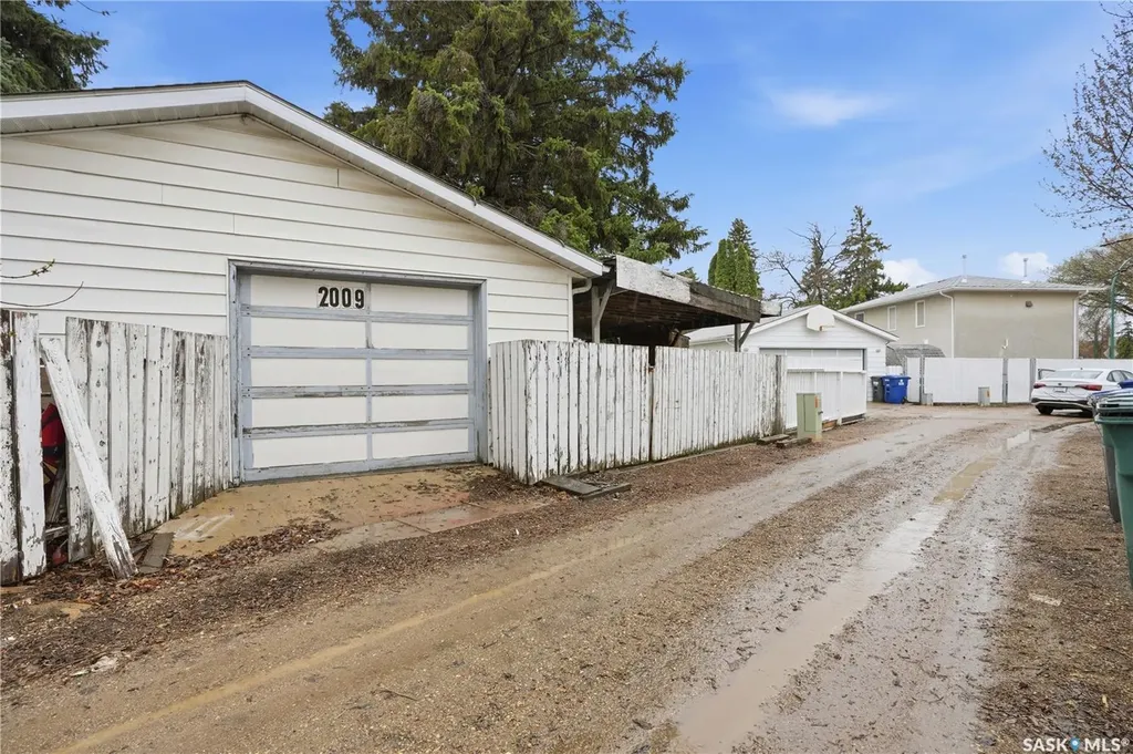 2009 Easthill Saskatoon SK S7J 3C6