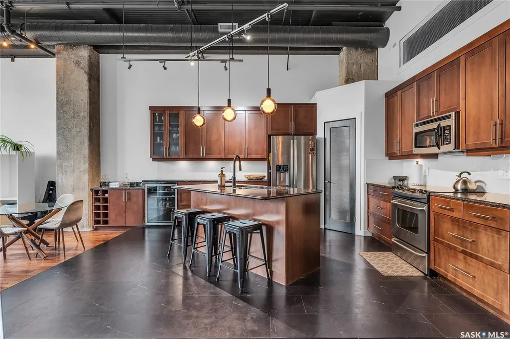 211 D Avenue N Saskatoon SK S7L 1M7