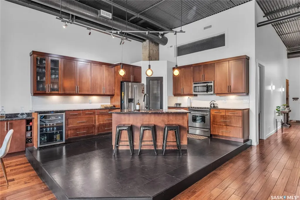 211 D Avenue N Saskatoon SK S7L 1M7