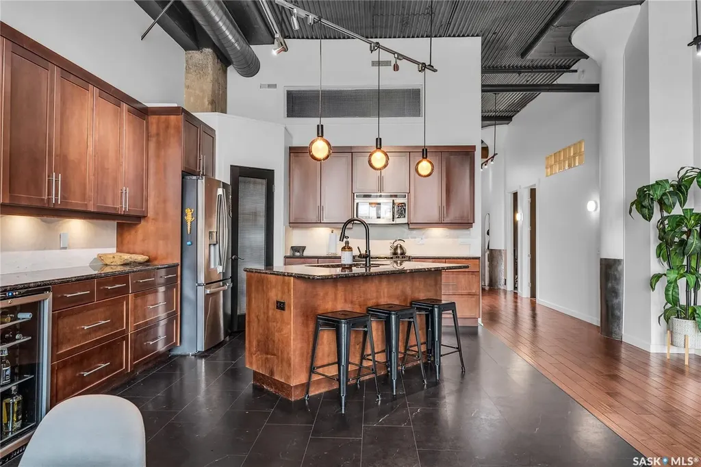 211 D Avenue N Saskatoon SK S7L 1M7