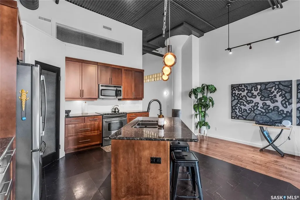 211 D Avenue N Saskatoon SK S7L 1M7