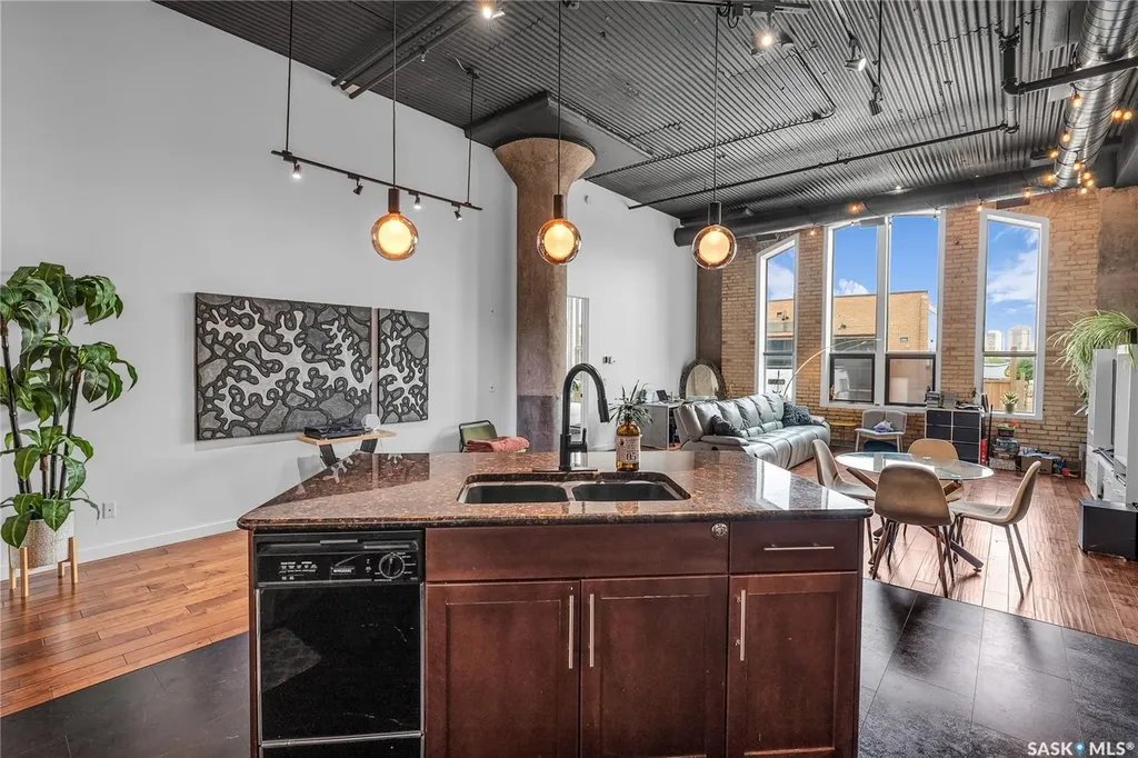 211 D Avenue N Saskatoon SK S7L 1M7