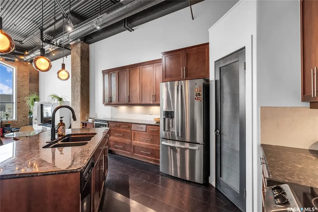 211 D Avenue N Saskatoon SK S7L 1M7