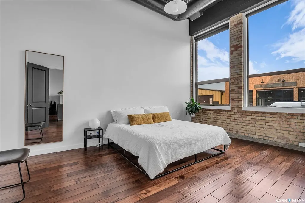 211 D Avenue N Saskatoon SK S7L 1M7