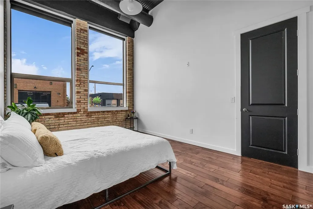 211 D Avenue N Saskatoon SK S7L 1M7