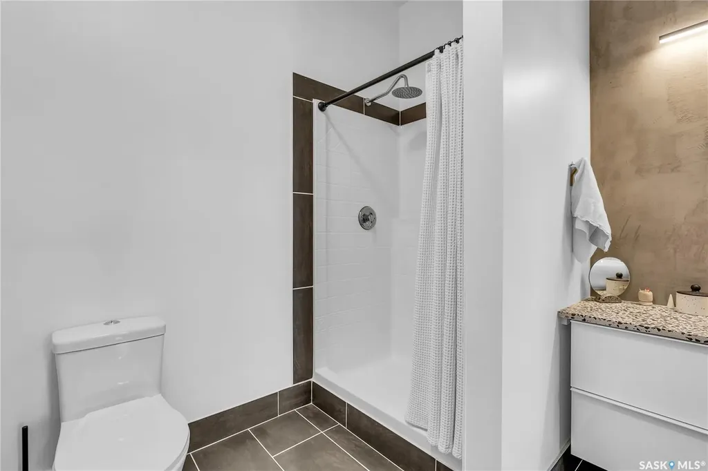 211 D Avenue N Saskatoon SK S7L 1M7