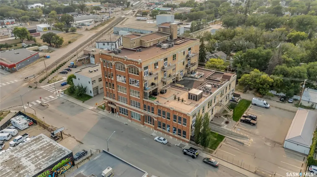 211 D Avenue N Saskatoon SK S7L 1M7