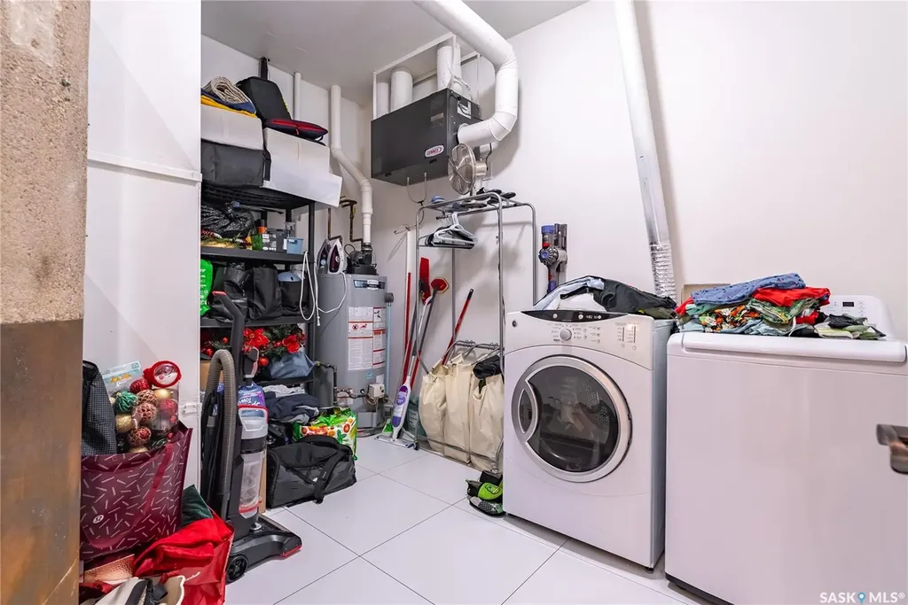 211 D Avenue N Saskatoon SK S7L 1M7