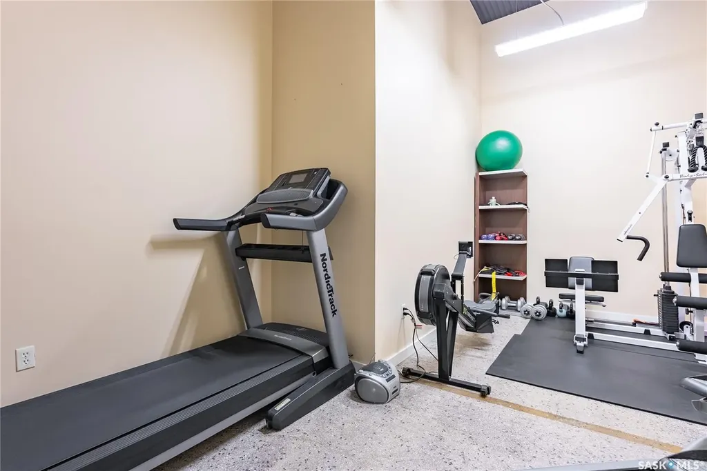211 D Avenue N Saskatoon SK S7L 1M7