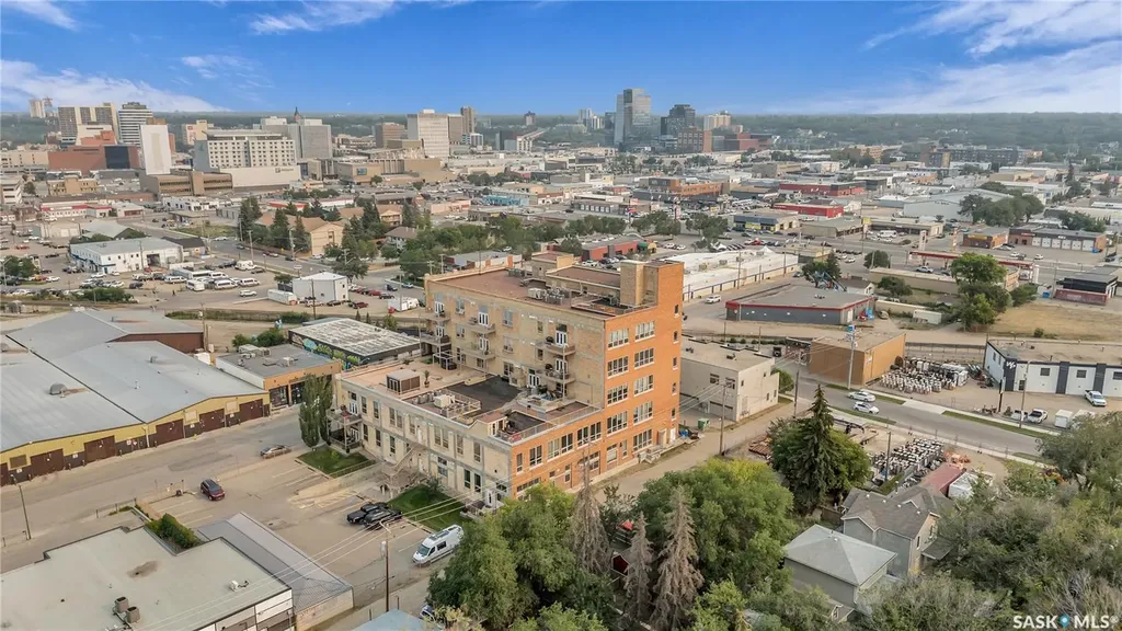 211 D Avenue N Saskatoon SK S7L 1M7