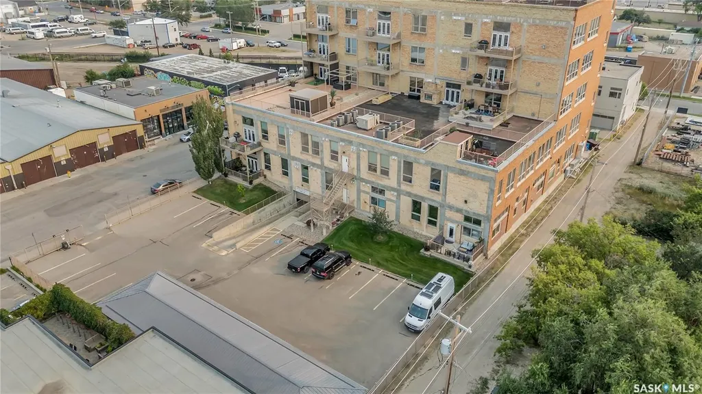 211 D Avenue N Saskatoon SK S7L 1M7